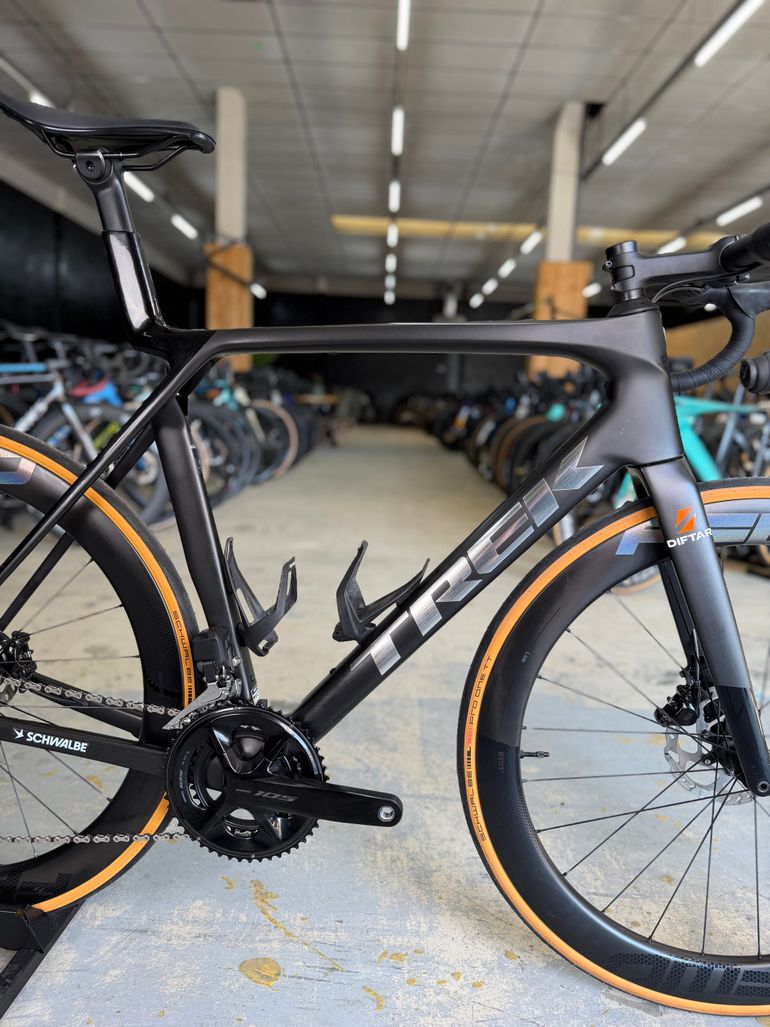 Used Trek Madone SL 6 Gen 8 2025 2025 Road & Gravel, Black — image 11 of 22
