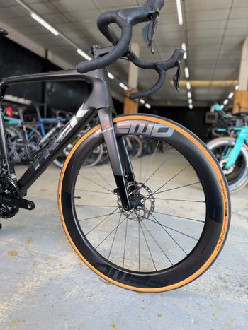 Used Trek Madone SL 6 Gen 8 2025 2025 Road & Gravel, Black — image 3 of 22