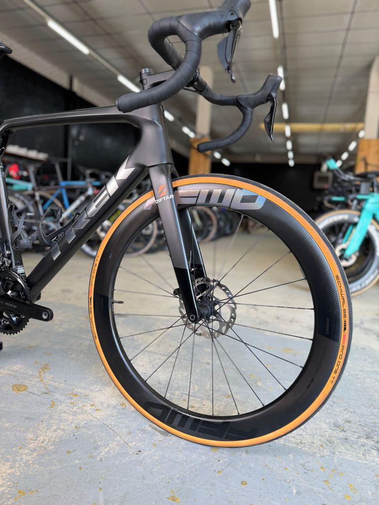 Used Trek Madone SL 6 Gen 8 2025 2025 Road & Gravel, Black — image 3 of 22