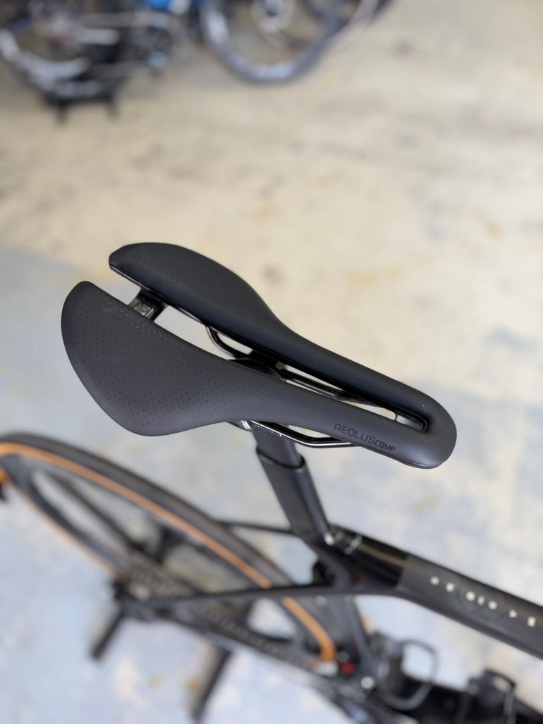 Used Trek Madone SL 6 Gen 8 2025 2025 Road & Gravel, Black — image 13 of 22