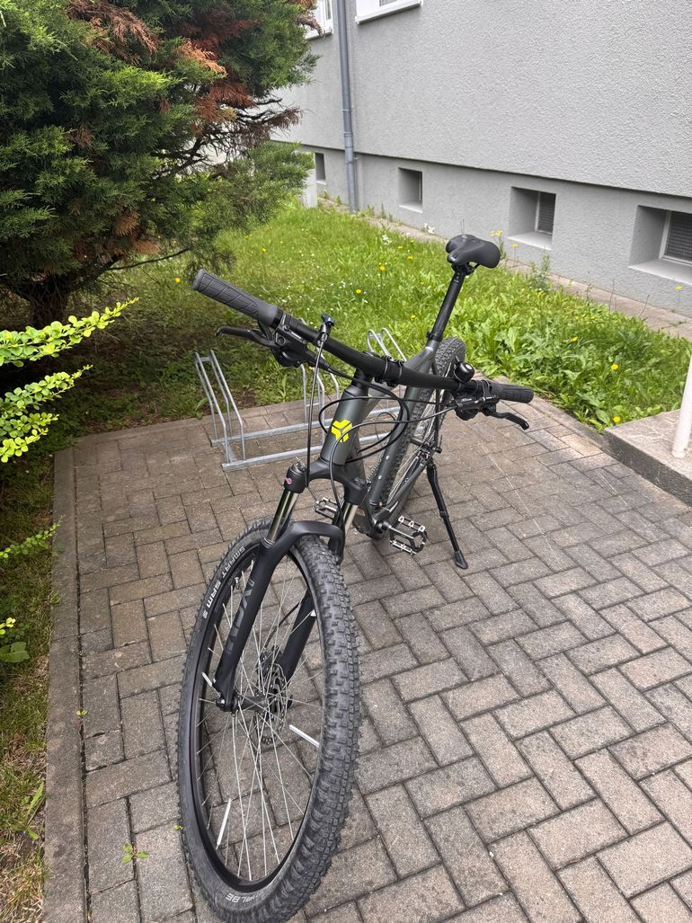 Gebrauchtes Carver Strict Shimano Altus 2024 Mountainbike, Hellgrau — Bild 3 von 3