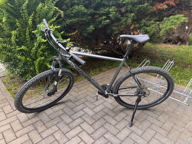 Gebrauchtes Carver Strict Shimano Altus 2024 Mountainbike, Hellgrau — Bild 1 von 3