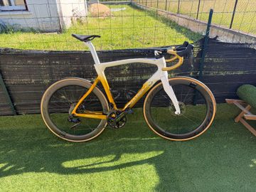 Used Pinarello Dogma F12 Disk Frameset 2019 Frameset 2019 Road & Gravel, White — image 3 of 9