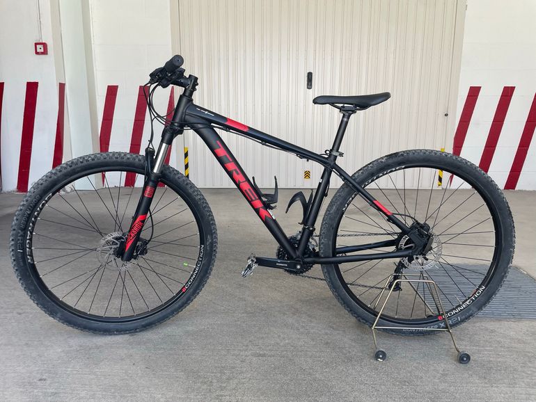 Gebrauchtes Trek Marlin+ Shimano Acera 2018 Mountainbike, Schwarz — Bild 2 von 11