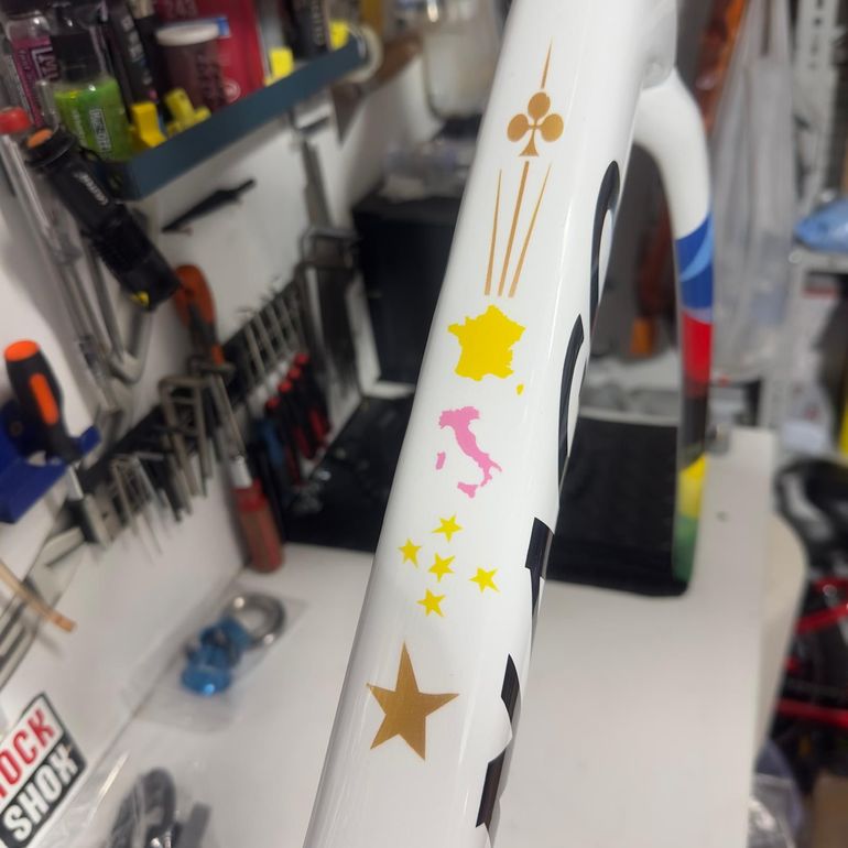 Used Colnago V5Rs Shimano Ultegra Di2 2025 Frameset 2025 Road & Gravel, White — image 2 of 7