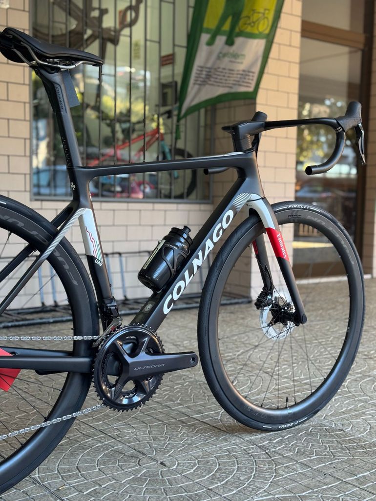 Used Colnago V4Rs Disc Ultegra Di2 8100 w/Fulcrum Racing Wind 400 Wheels 2023 2023 Road & Gravel, Black — image 6 of 11