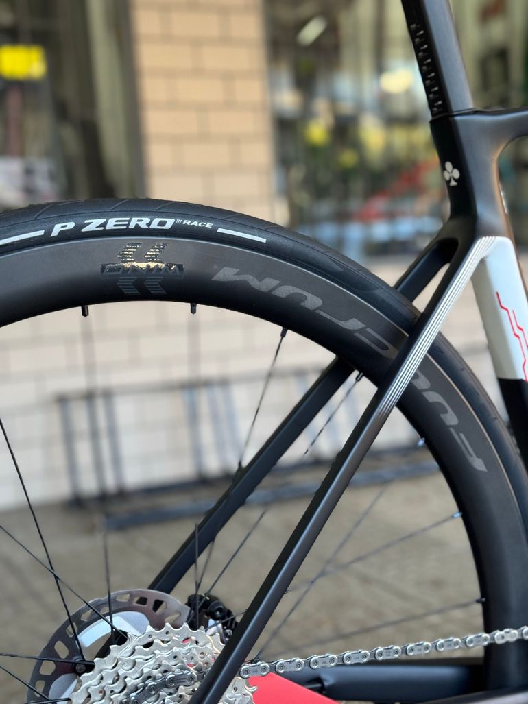 Used Colnago V4Rs Disc Ultegra Di2 8100 w/Fulcrum Racing Wind 400 Wheels 2023 2023 Road & Gravel, Black — image 10 of 11