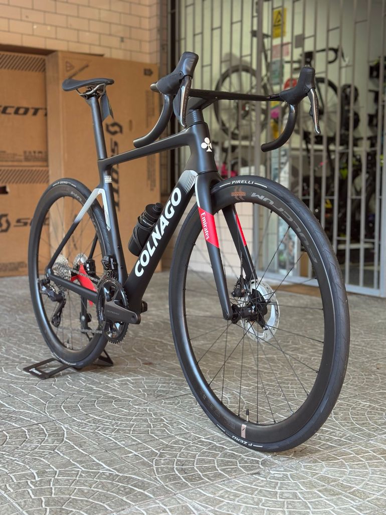 Used Colnago V4Rs Disc Ultegra Di2 8100 w/Fulcrum Racing Wind 400 Wheels 2023 2023 Road & Gravel, Black — image 3 of 11