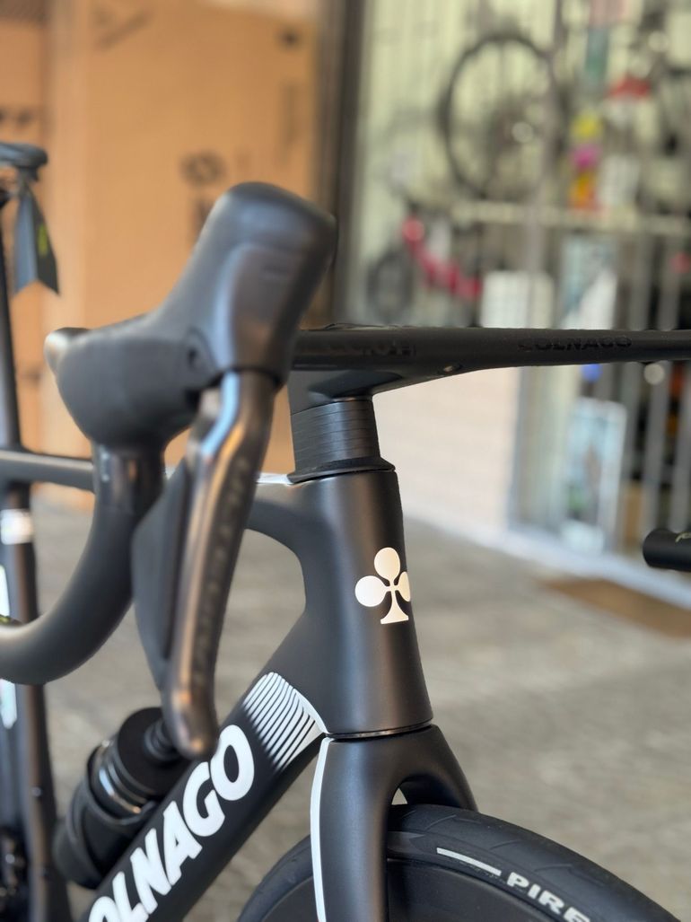 Used Colnago V4Rs Disc Ultegra Di2 8100 w/Fulcrum Racing Wind 400 Wheels 2023 2023 Road & Gravel, Black — image 11 of 11