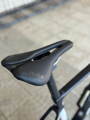 Used Colnago V4Rs Disc Ultegra Di2 8100 w/Fulcrum Racing Wind 400 Wheels 2023 2023 Road & Gravel, Black — image 9 of 11