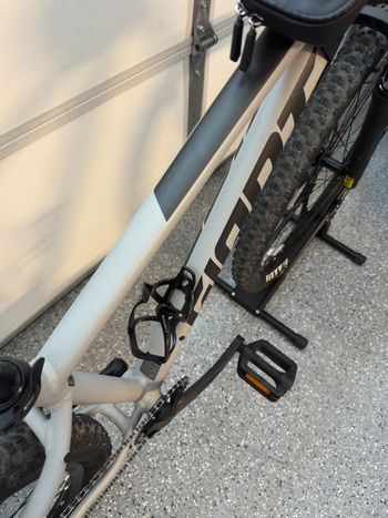 Used Giant Talon 2 2021 2021 Mountainbike, Light Gray, 27.5, 29 — image 4 of 5