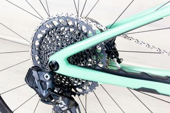 Used Specialized Stumpjumper Pro 2023 Mountainbike, Green — image 8 of 18