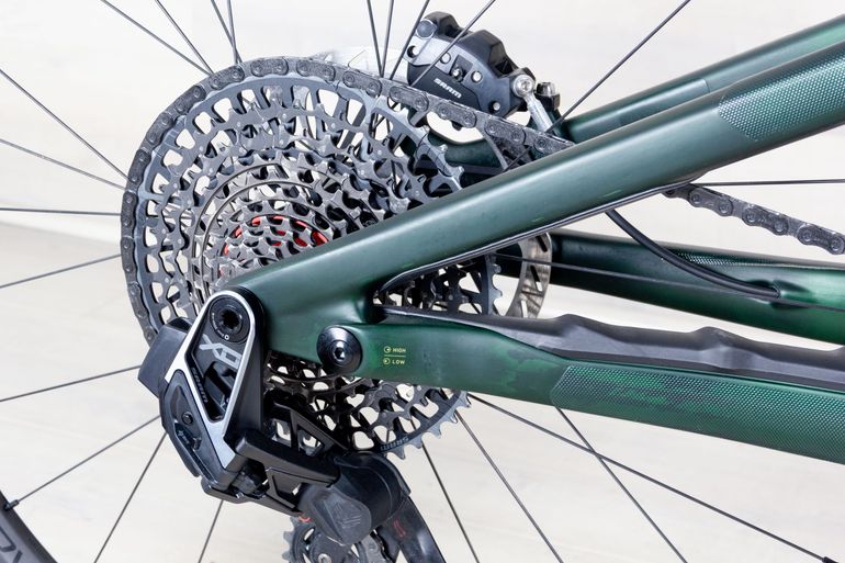 Used Specialized Stumpjumper 15 Pro 2025 Mountainbike, Green — image 8 of 18