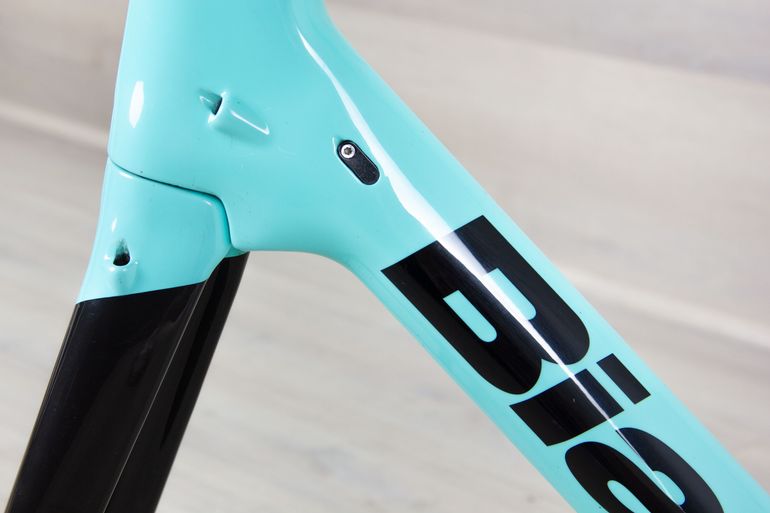 Used Bianchi Oltre XR2 Frameset 2021 Road & Gravel, Blue — image 14 of 14