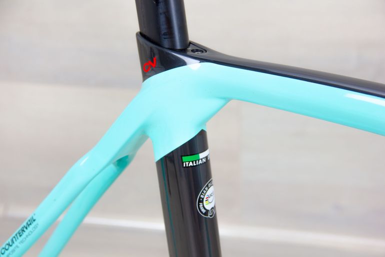Used Bianchi Oltre XR2 Frameset 2021 Road & Gravel, Blue — image 6 of 14