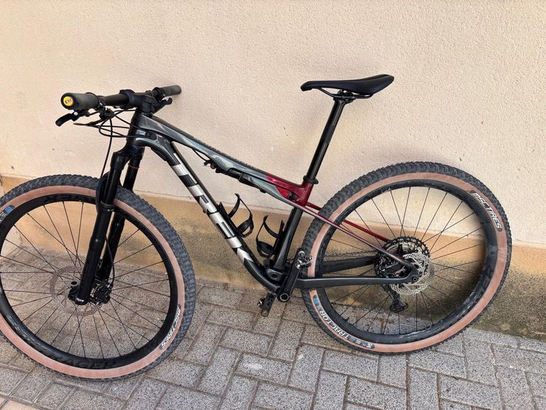 Trek Supercaliber 9.7 2022 2022 Mountainbike d'occasion — image 1 sur 6