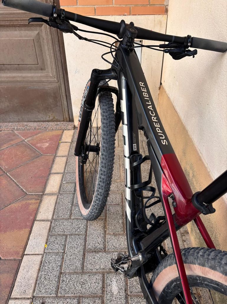 Trek Supercaliber 9.7 2022 2022 Mountainbike d'occasion — image 3 sur 6