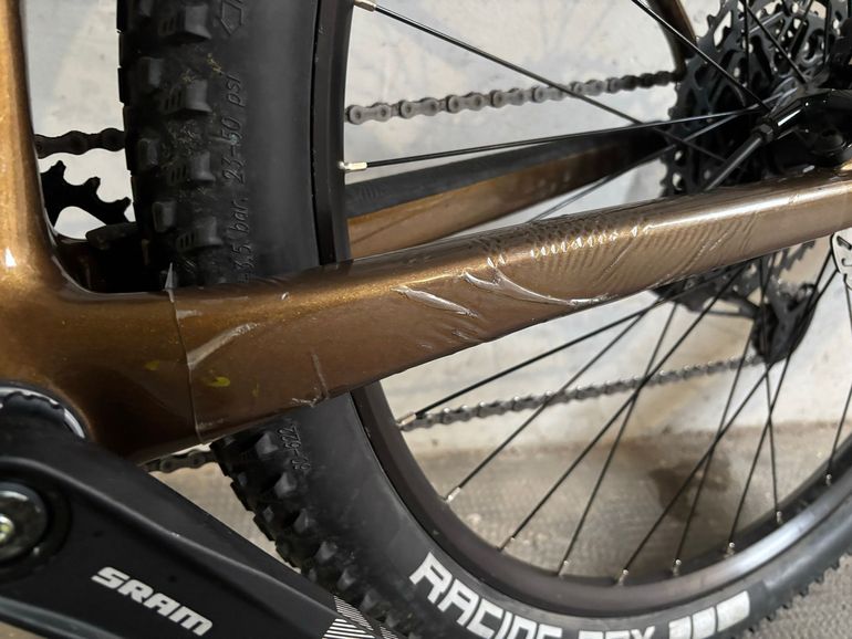 Używany Lapierre Prorace CF 6.9 2023 2023 Mountainbike — zdjęcie 2 z 8