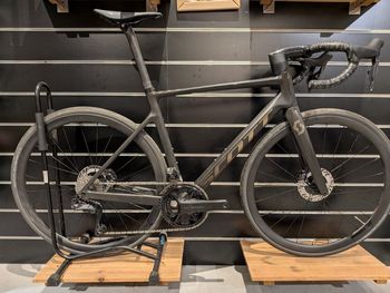 Używany Scott Addict RC 15 2024 2024 Road & Gravel