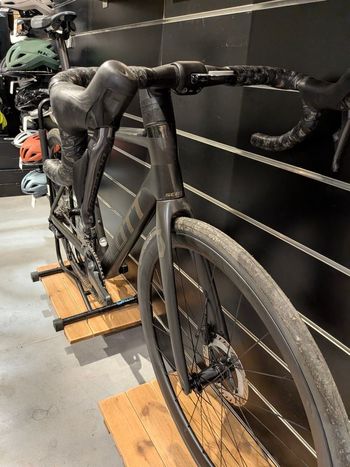 Używany Scott Addict RC 15 2024 2024 Road & Gravel — zdjęcie 2 z 3