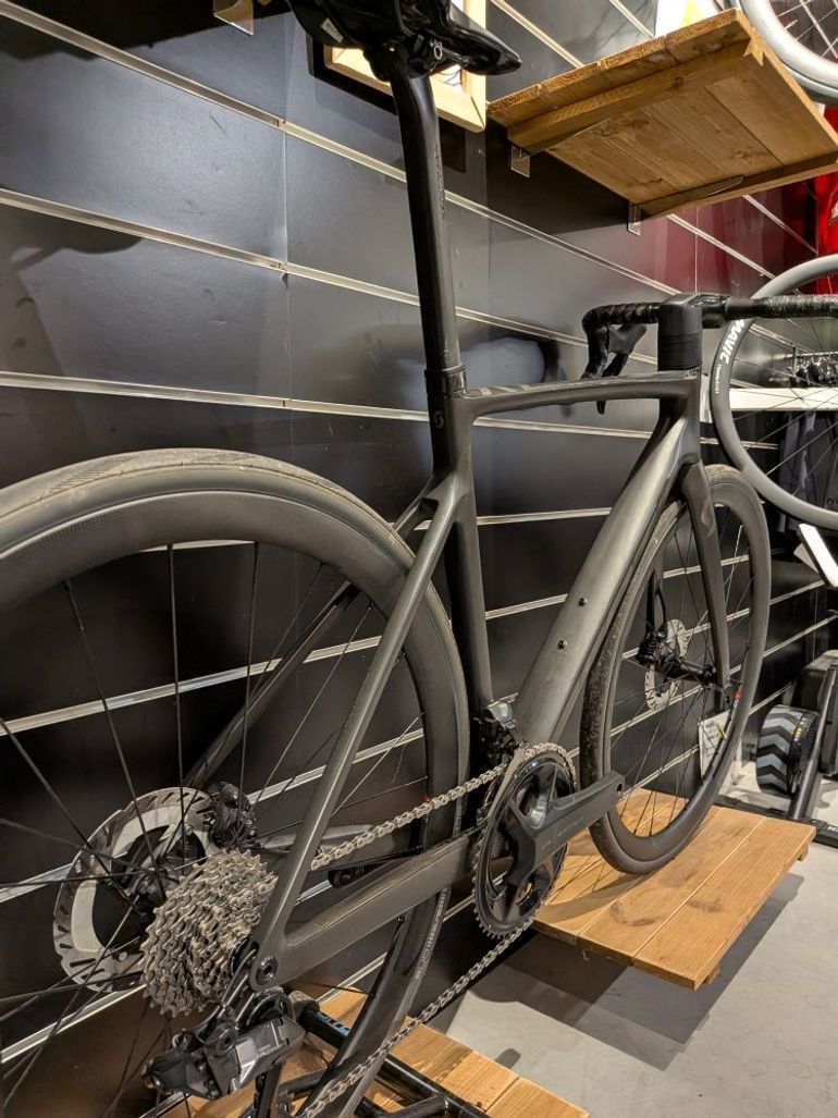 Używany Scott Addict RC 15 2024 2024 Road & Gravel — zdjęcie 3 z 3