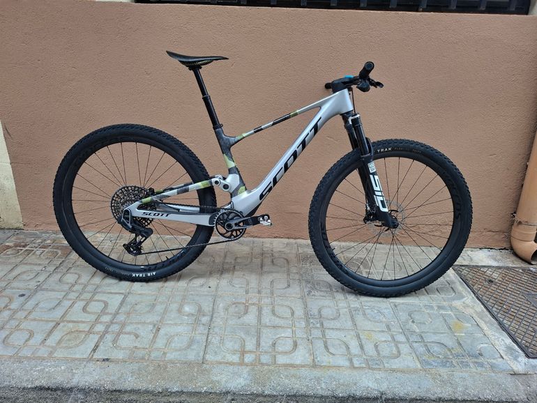 Scott Spark RC World Cup (EU) 2024 2024 Mountainbike de segunda mano, Gris claro — imagen 1 de 3