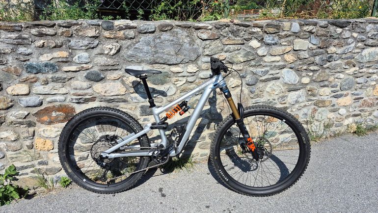Używany Specialized Stumpjumper 15 Alloy - FOX Coil 2025 2025 Mountainbike — zdjęcie 1 z 9