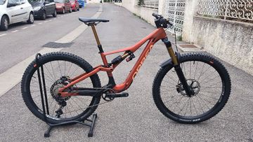 Brugt Orbea RALLON M-TEAM 2024 2024 Mountainbike — billede 1 af 15