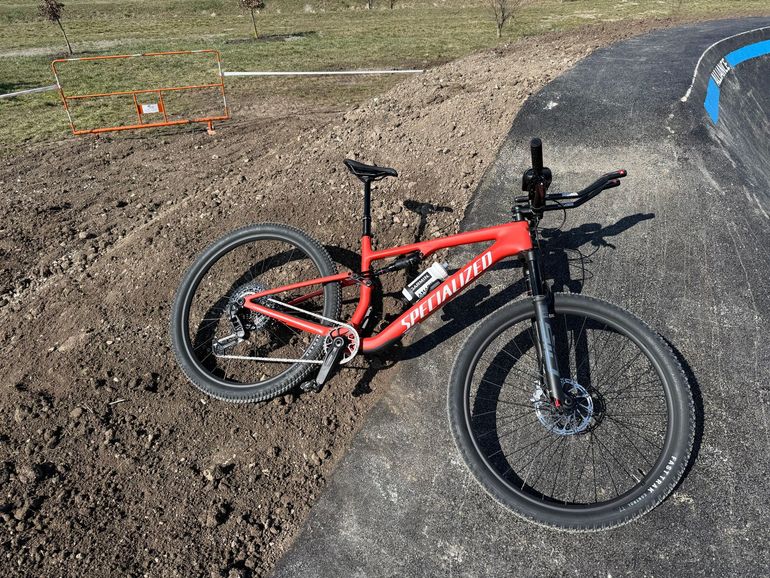 Gebrauchtes Specialized Epic 8 Comp - SRAM S-1000 AXS, RockShox Select 2025 2025 Mountainbike, Rot, 29 — Bild 5 von 11