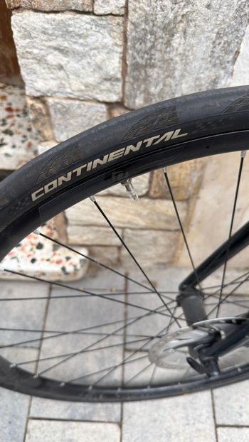 Używany Scott Addict 10 disc 2020 2020 Road & Gravel — zdjęcie 9 z 13