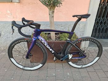 Używany Pinarello Dogma SRAM Force eTap AXS 2025 Road & Gravel — zdjęcie 2 z 5