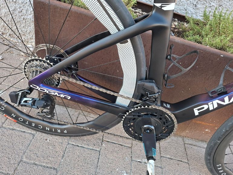 Używany Pinarello Dogma SRAM Force eTap AXS 2025 Road & Gravel — zdjęcie 3 z 5