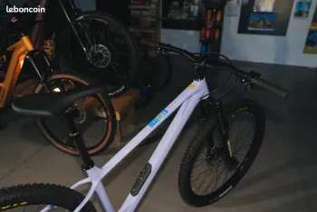 Gebrauchtes Orbea Laufey H30 2026 Mountainbike, Violett — Bild 3 von 4