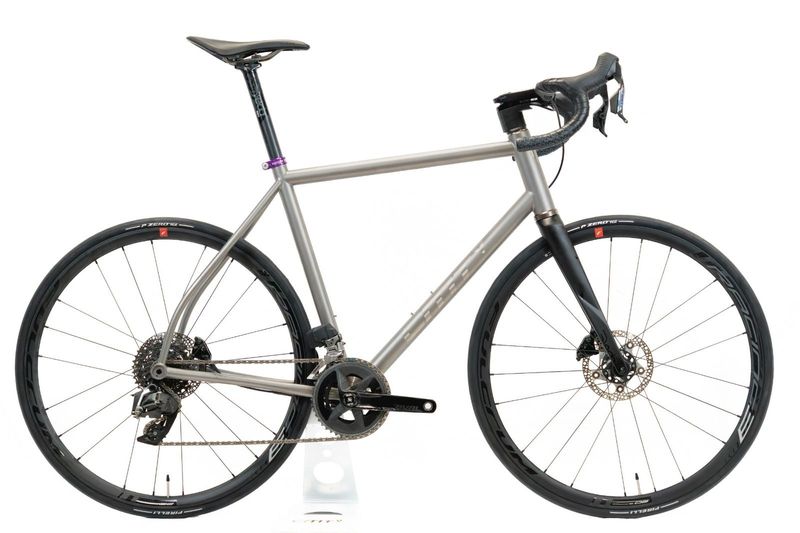 Used CMT Bike Custom SRAM Rival eTap AXS 2025 Road & Gravel