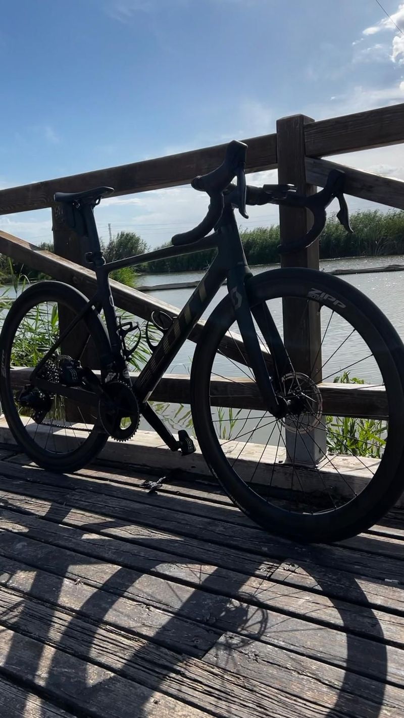Używany Scott Addict RC 10 2022 Road & Gravel — zdjęcie 1 z 3