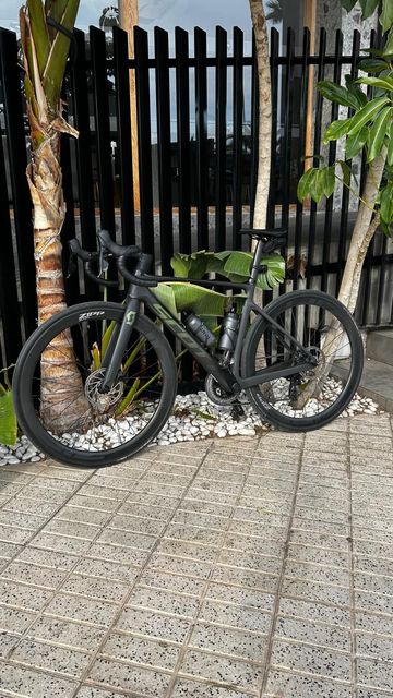 Używany Scott Addict RC 10 2022 Road & Gravel — zdjęcie 2 z 3