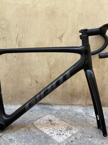 Używany Giant TCR Advanced SL Disc Frameset 2023 Frameset 2023 Road & Gravel — zdjęcie 17 z 18