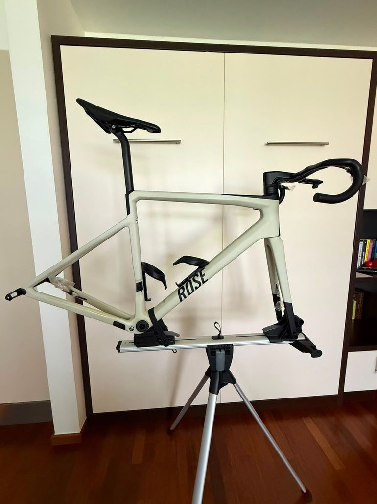 Rose Reveal 04 Ultegra Di2 2024 Frameset 2024 Road & Gravel d'occasion — image 1 sur 10