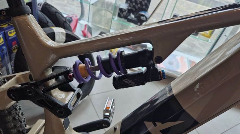 Używany Focarini Custom Shimano Dura Ace Di2 2025 Mountainbike — zdjęcie 3 z 5