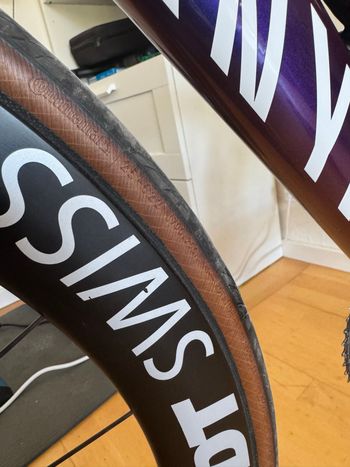 Używany Canyon Ultimate CFR Di2 Aero 2025 2025 Road & Gravel — zdjęcie 8 z 10