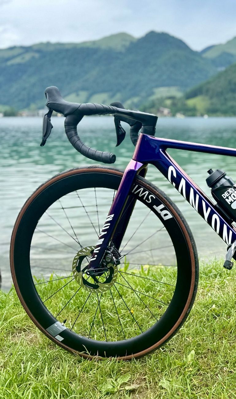 Używany Canyon Ultimate CFR Di2 Aero 2025 2025 Road & Gravel — zdjęcie 2 z 10