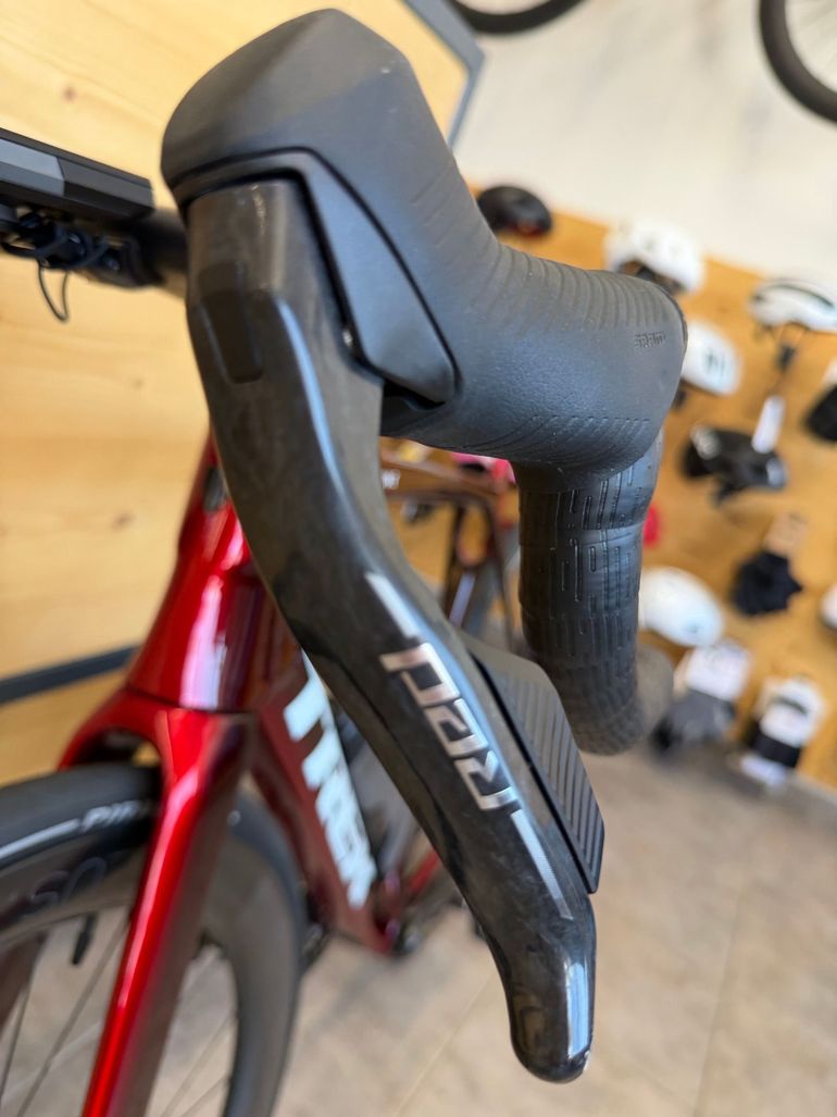 Trek Madone SLR 9 AXS 2027 2027 Road & Gravel de segunda mano, Rojo — imagen 10 de 12