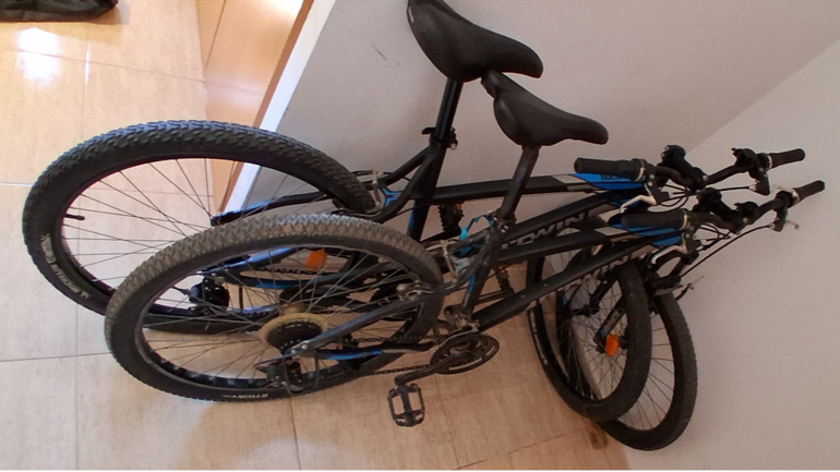 Used B Twin Rockrider Shimano Tourney 2020 Mountainbike, Light Gray — image 1 of 9