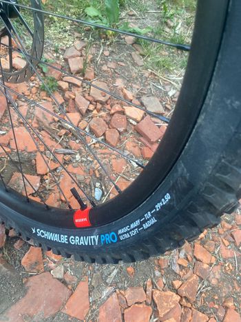 Używany Santa Cruz Vala 90 2026 2026 Mountainbike — zdjęcie 9 z 10