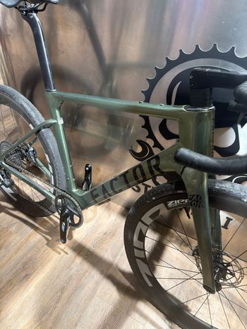 Factor Ostro Gravel - SRAM Force XPLR w/ Power Meter 2026 2026 Road & Gravel d'occasion — image 3 sur 4