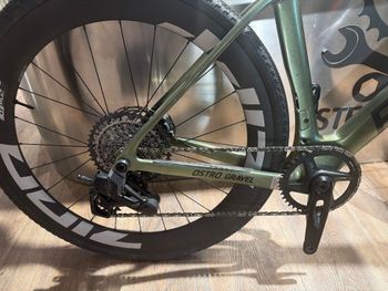 Factor Ostro Gravel - SRAM Force XPLR w/ Power Meter 2026 2026 Road & Gravel d'occasion — image 2 sur 4