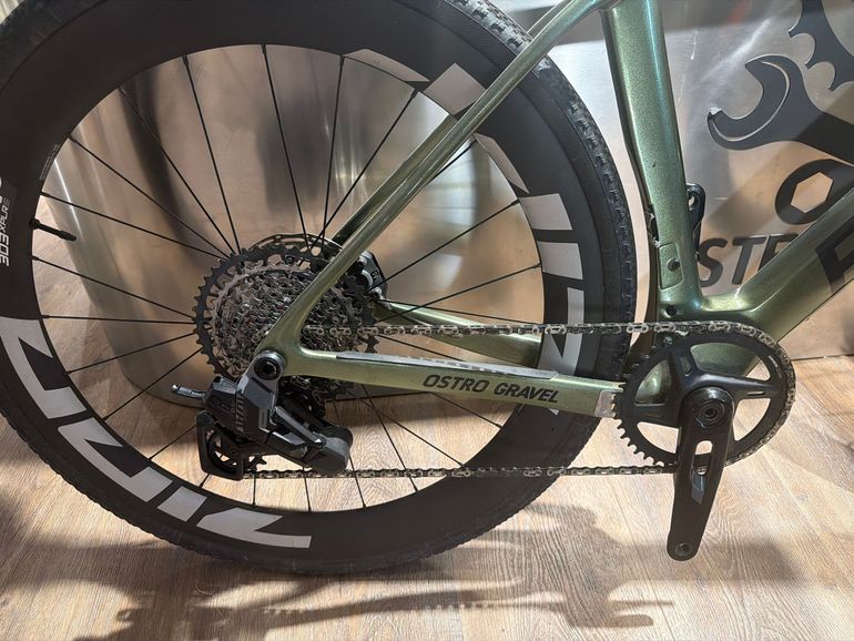 Factor Ostro Gravel - SRAM Force XPLR w/ Power Meter 2026 2026 Road & Gravel d'occasion — image 2 sur 4
