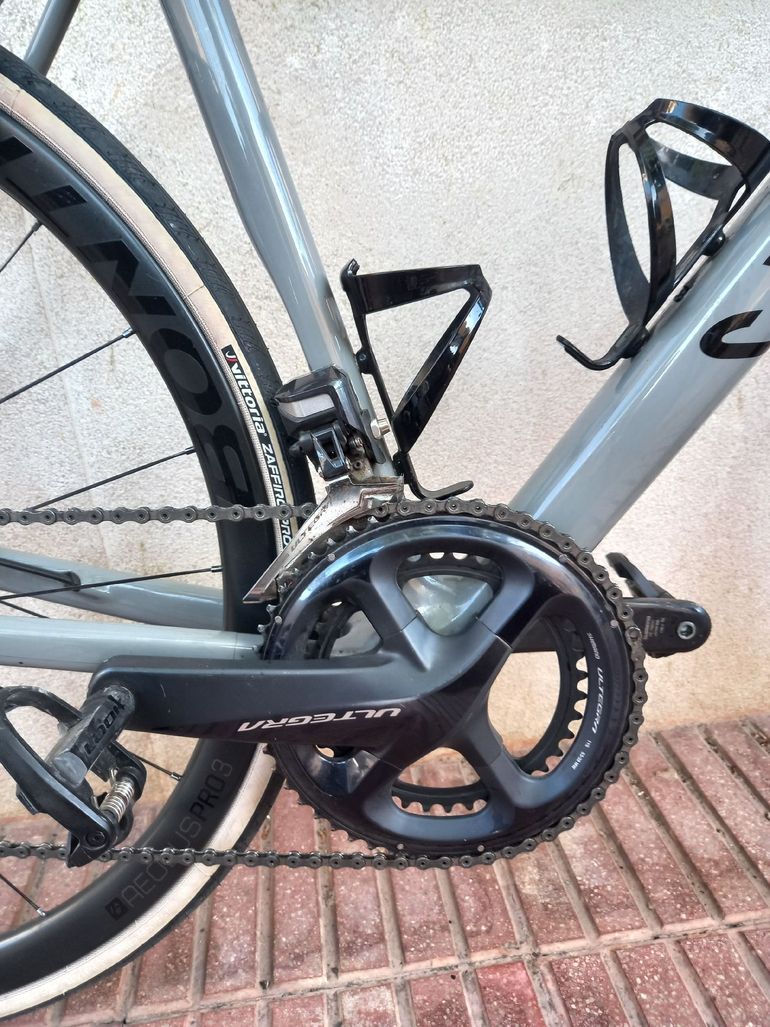 Używany Canyon Ultimate CF SL 8 Disc Di2 2022 2022 Road & Gravel — zdjęcie 3 z 5