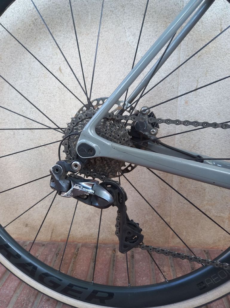 Używany Canyon Ultimate CF SL 8 Disc Di2 2022 2022 Road & Gravel — zdjęcie 4 z 5