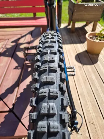 Used Giant Trance X 2024 Mountainbike, Blue — image 9 of 11